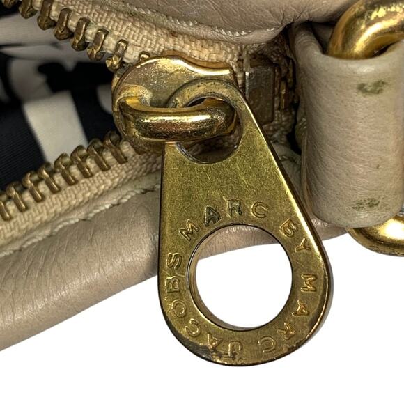 Marc by Marc Jacobs Crossbody Leather Taupe Zipper Closure Full Lining - Picture 8 of 14